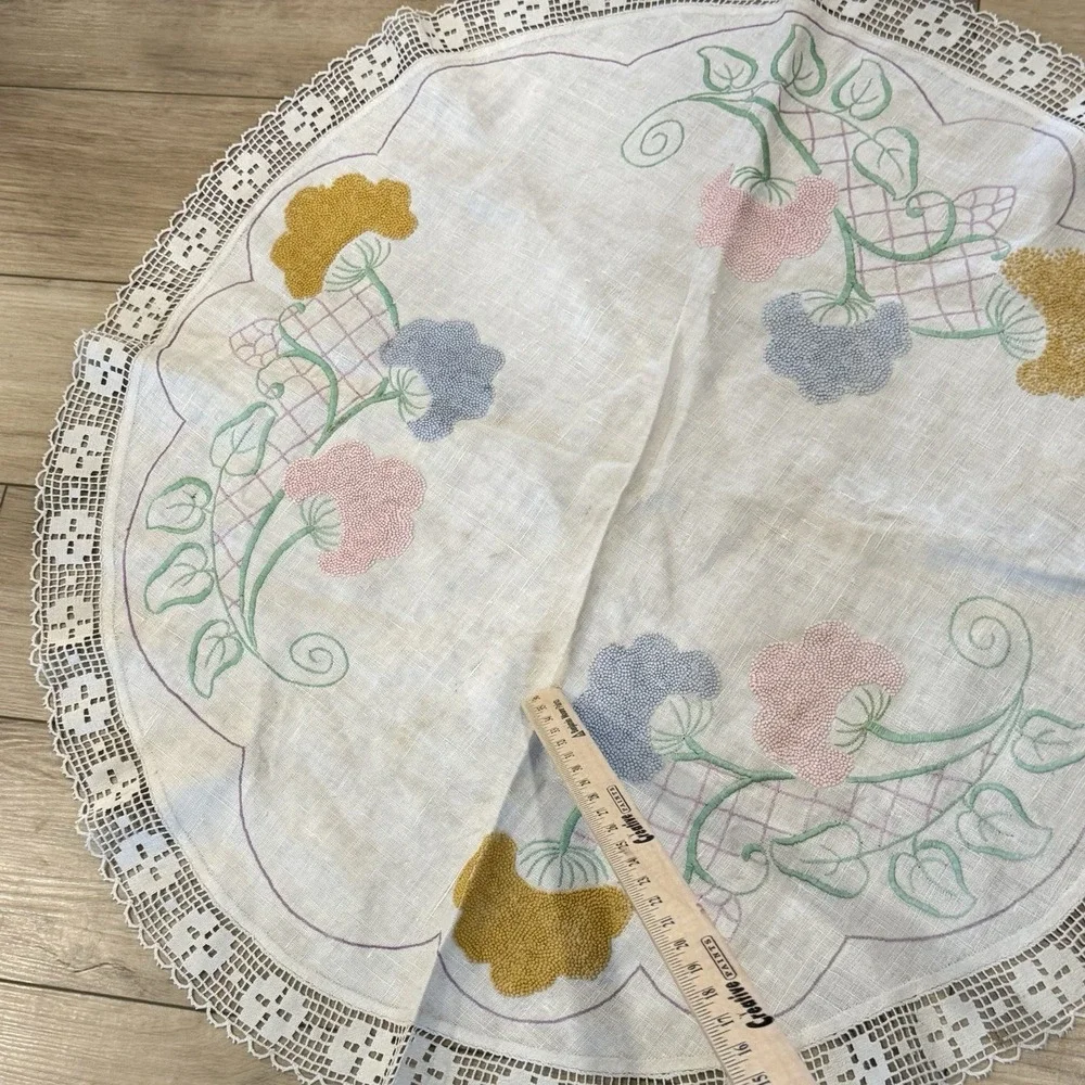 Vintage Round Linen Embroidered Crochet Edge Tablecloth Floral Cottage Country‎